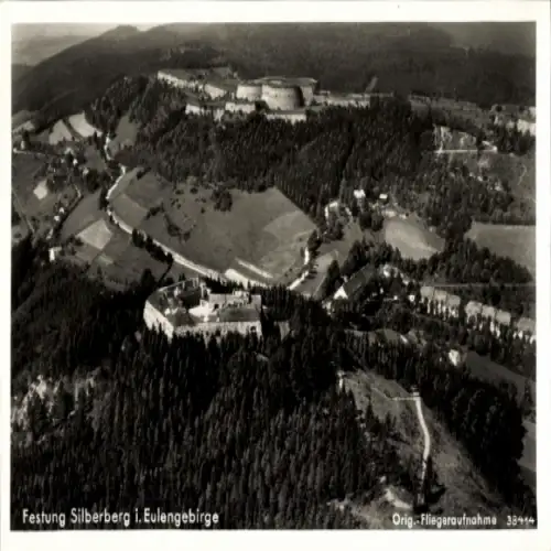 Ak Eulengebirge Schlesien, Zimmermannsbaude am Hausdorfer Kreuz, Luftaufnahme der Festung Silberb