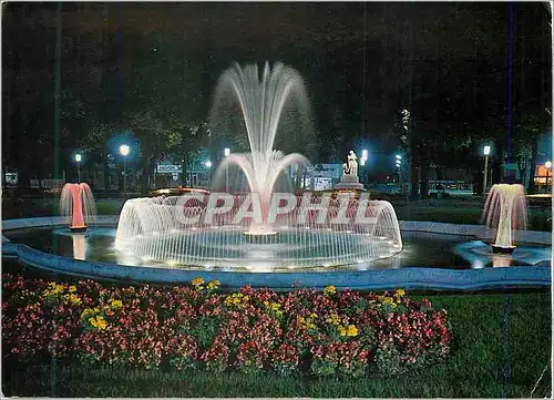 Cartes postales moderne Grenoble la Nuit les Alpes en Couleurs Naturelles la Splendide Bassin Illumine de la Place Victo