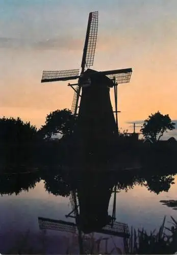 Windmill Holland De Overwaard Kinderdijk dawn