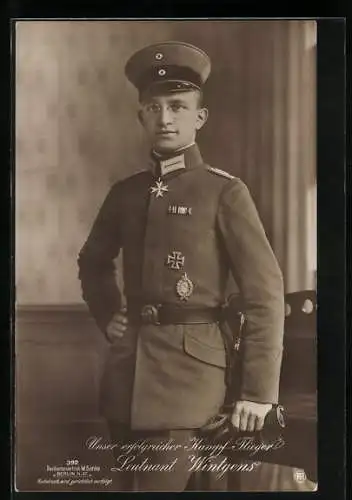Foto-AK Sanke Nr. 392: Leutnant Wintgens in Uniform mit Pour le Merite Orden, Flugzeugpilot im 1. WK