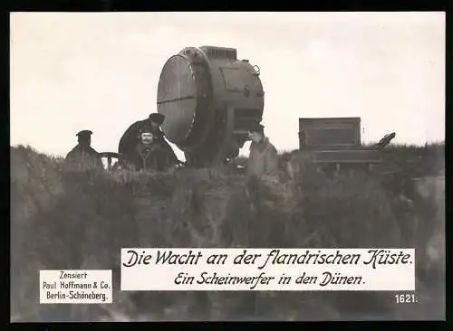 Riesen-AK Die Wacht an der flandrischen Küste, grosser Scheinwerfer in den Dünen, Funker