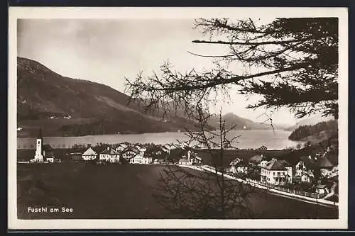 AK Fuschl am See, Ortsansicht mit Kirche von Anhöhe aus auf See