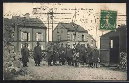 AK Pierrelaye, Passage à niveau et Rue d`Eragny