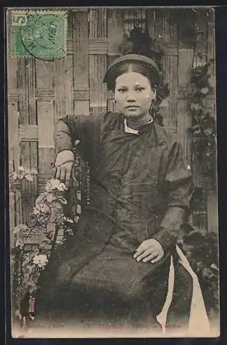 AK Hanoi, Une femme