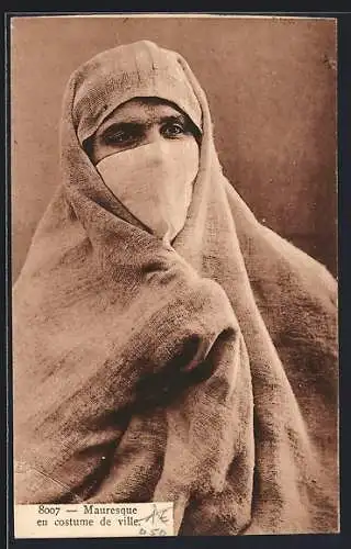 AK Mauresque en costume de ville