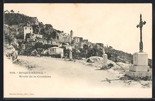 AK Roquebrune, Route de la Corniche avec vue sur le village et croix monumentale