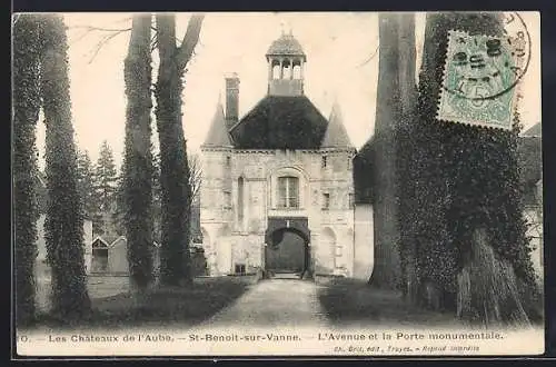 AK St-Benoît-sur-Vanne, L`Avenue et la Porte monumentale des Châteaux de l`Aube