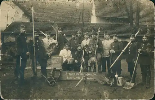 Schmolz (Kanth Breslau) Smolec (Kąty Wrocław) Soldaten, Strassenreinigung 1917
